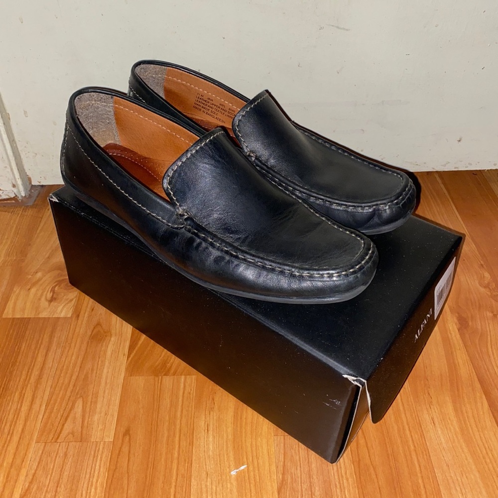 Black alfani loafers